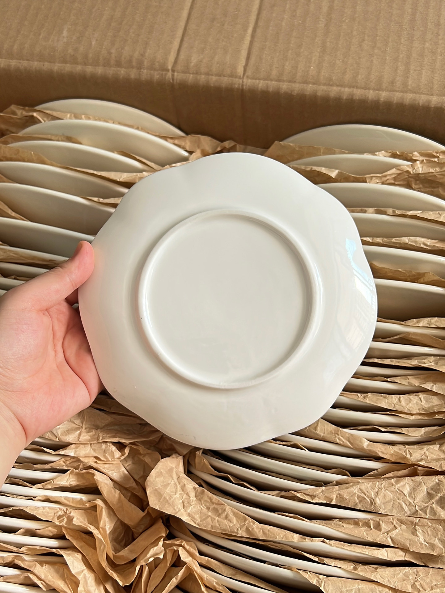 Nordic Scalloped Ceramic Plate - Vintage White Floral Tableware