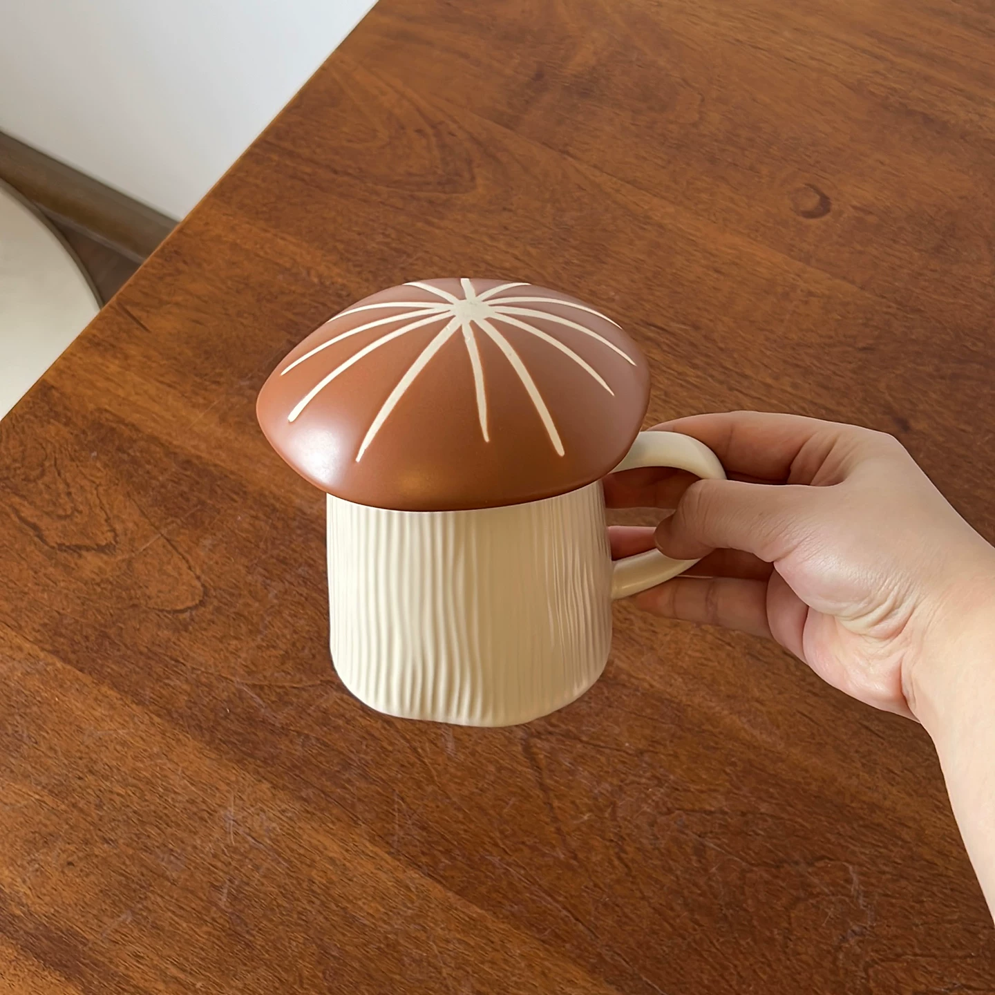 Manchester Royal Red Brown Mushroom Ceramic Mug - Cute Novelty Coffee Cup with Lid