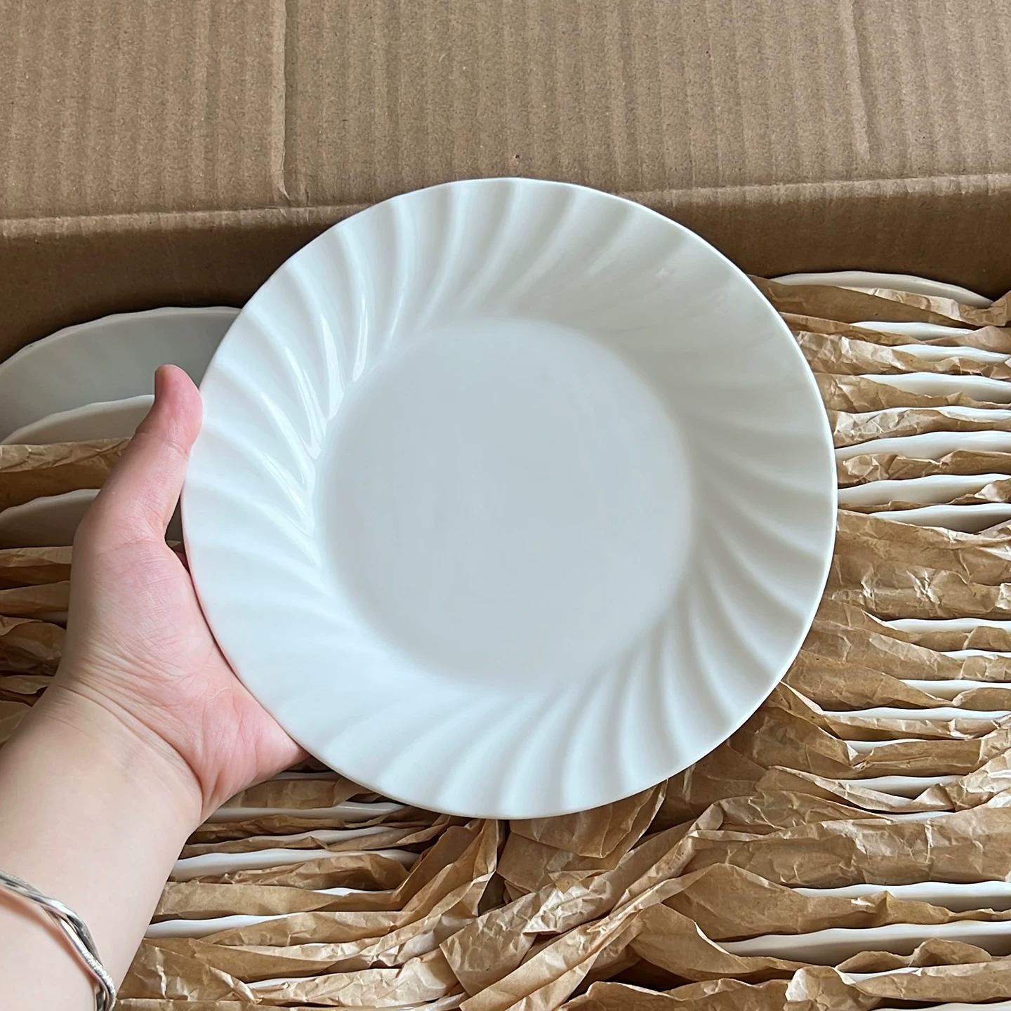 Nordic Spiral Fluted Ceramic Plate - Minimalist White Tableware