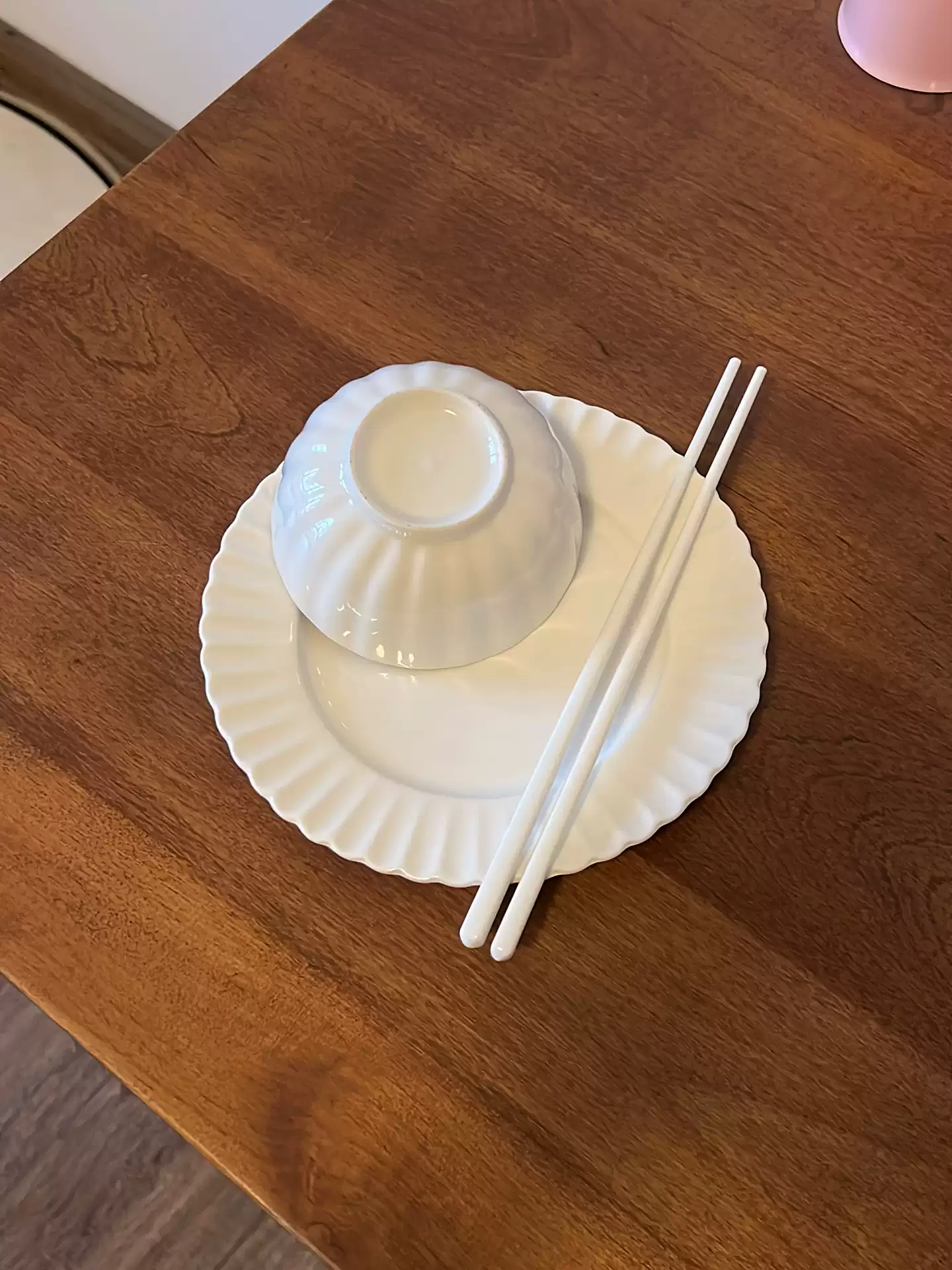 Nordic Fluted Ceramic Tableware Set - Minimalist Plate, Bowl & Chopsticks