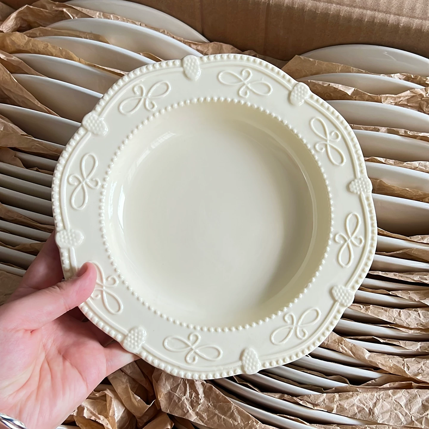 Nordic Bow Relief Ceramic Plate - Vintage Cream Tableware